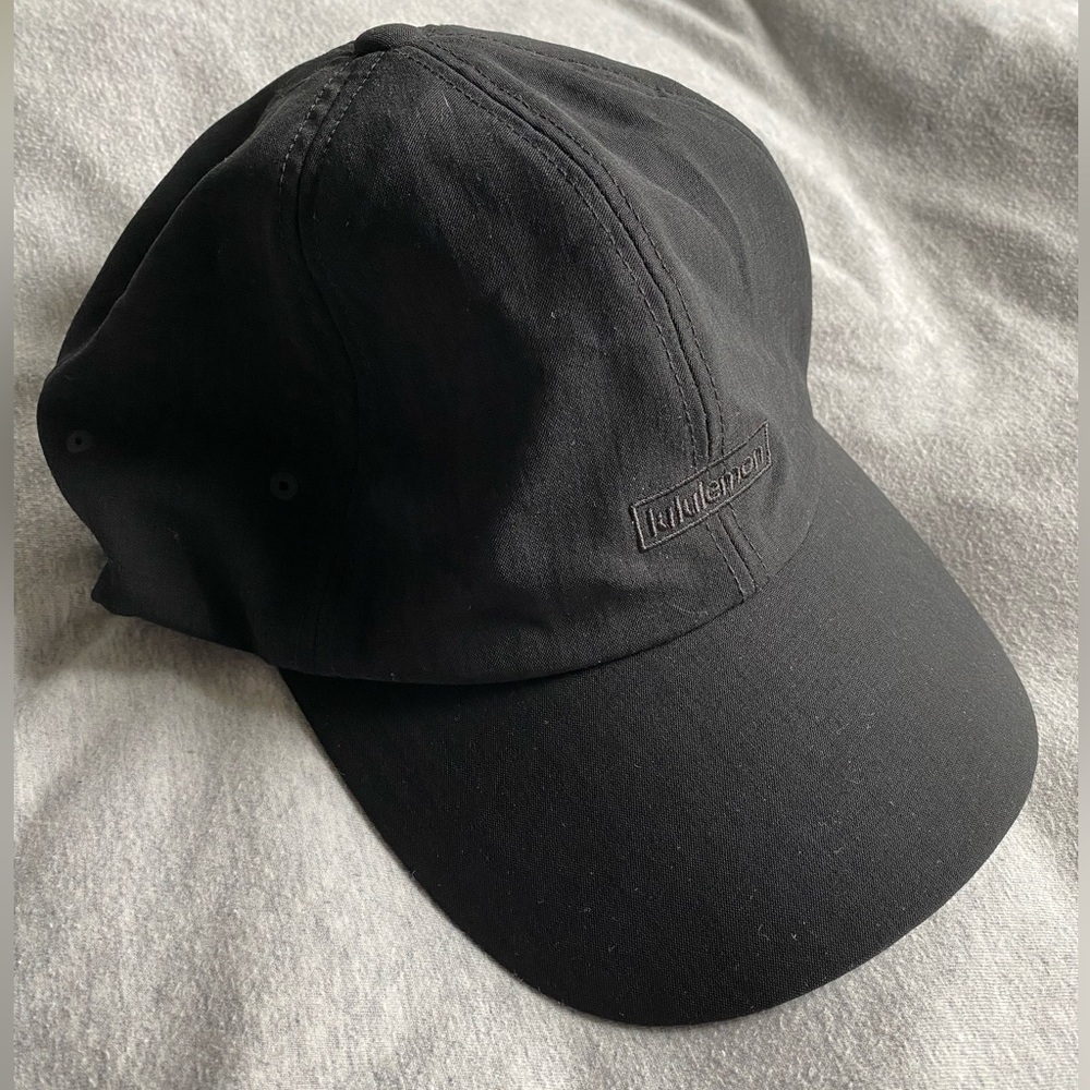 Lululemon hat in black